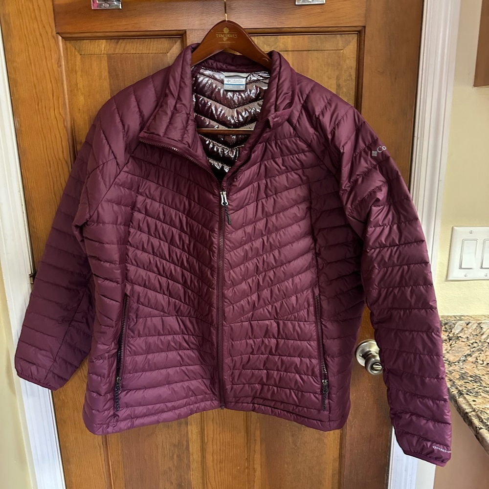 Columbia Women's Burgundy Puffer